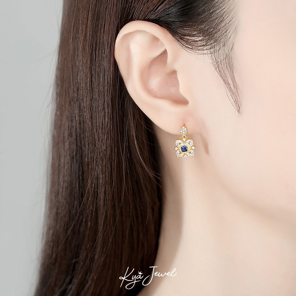 Hoa tai mặt vuông nhuỵ đá xanh trong lành