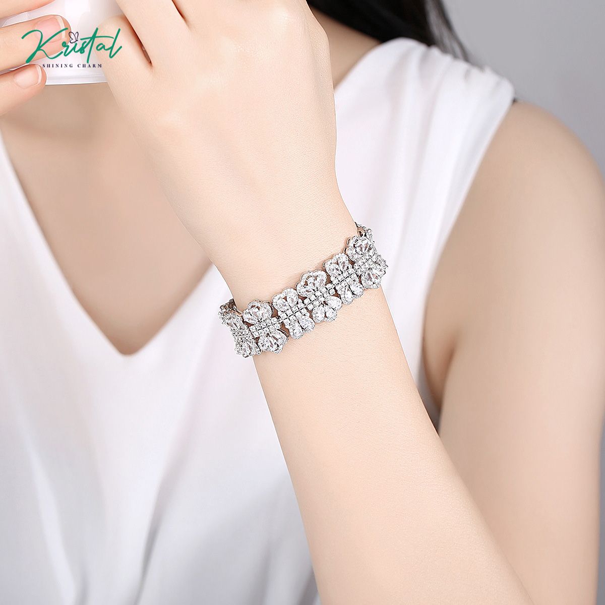 Lắc tay cánh bướm đá cz trắng thời thượng