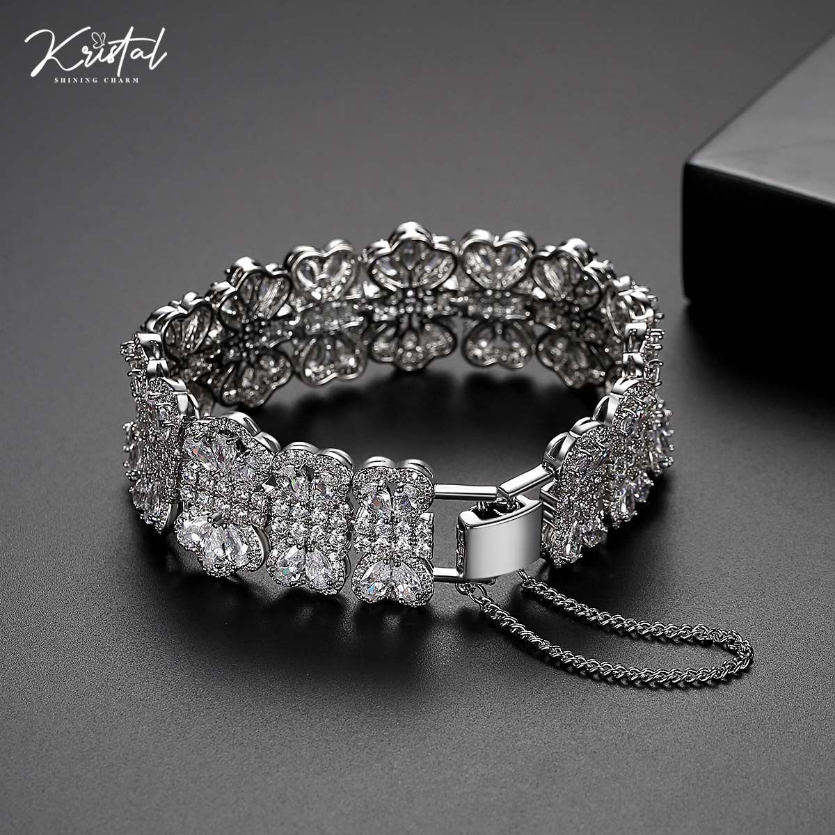 Lắc tay cánh bướm đá cz trắng thời thượng