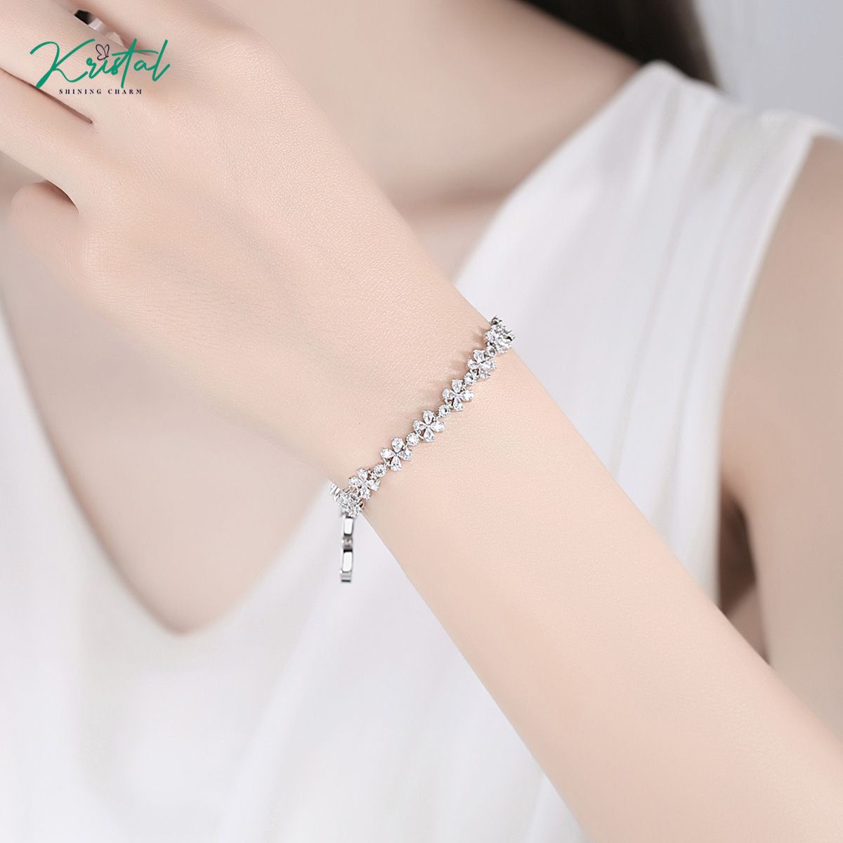 Lắc tay cánh hoa đá cz đặc biệt