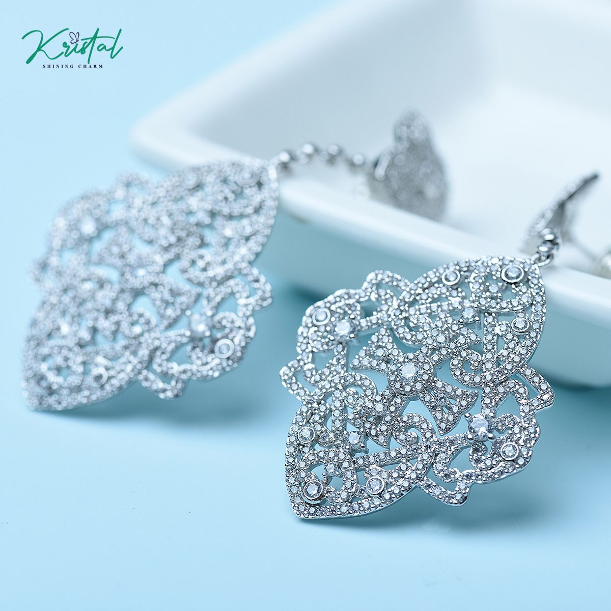Hoa tai dáng dài hoạ tiết đặc biệt