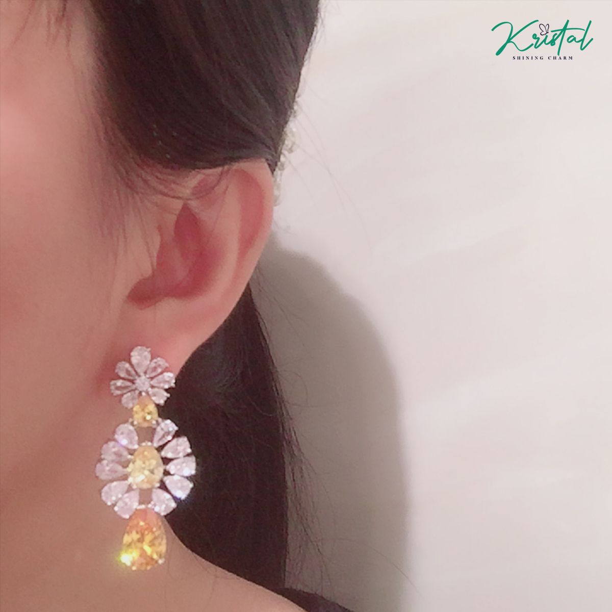 Hoa tai dáng dài nhuỵ vàng nữ tính