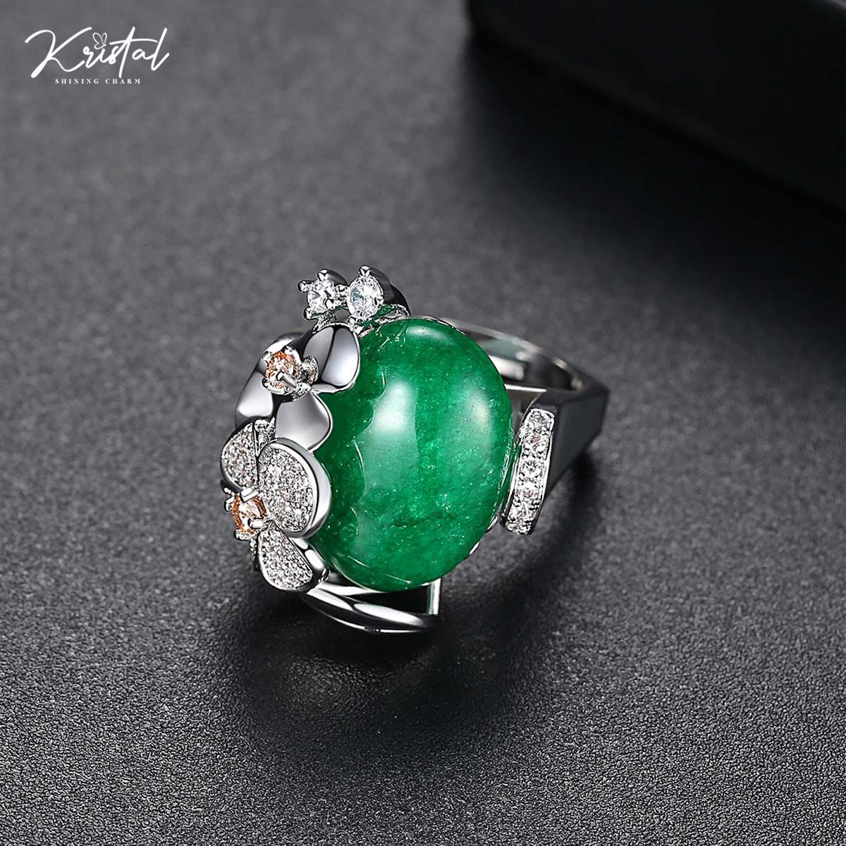 Nhẫn hoa kèm đá xanh lục sang trọng
