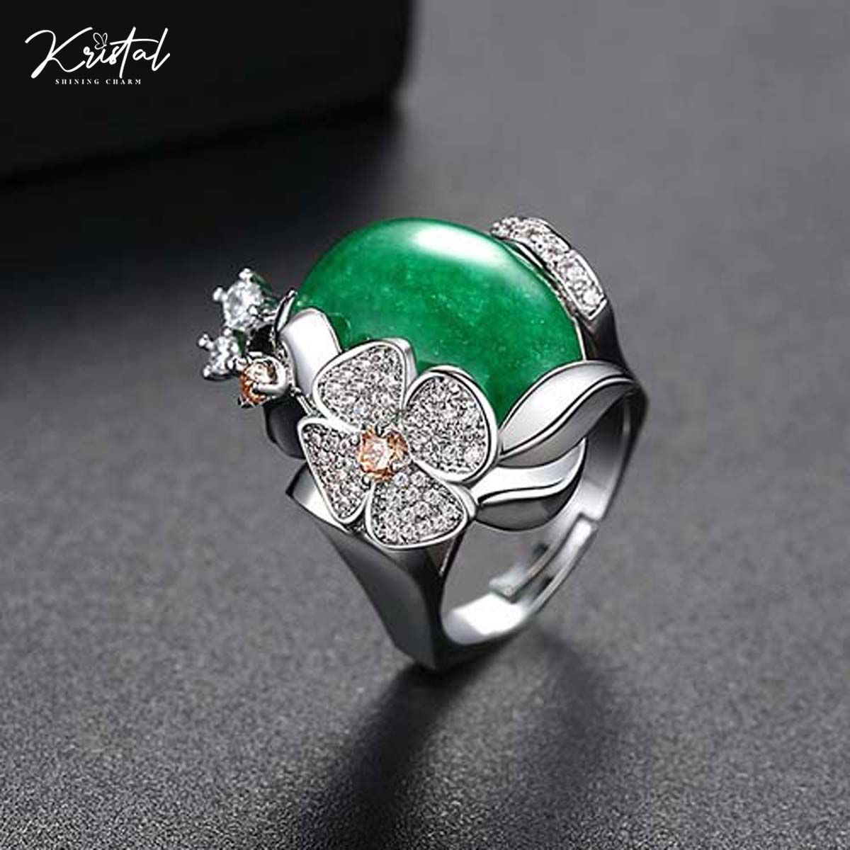 Nhẫn hoa kèm đá xanh lục sang trọng