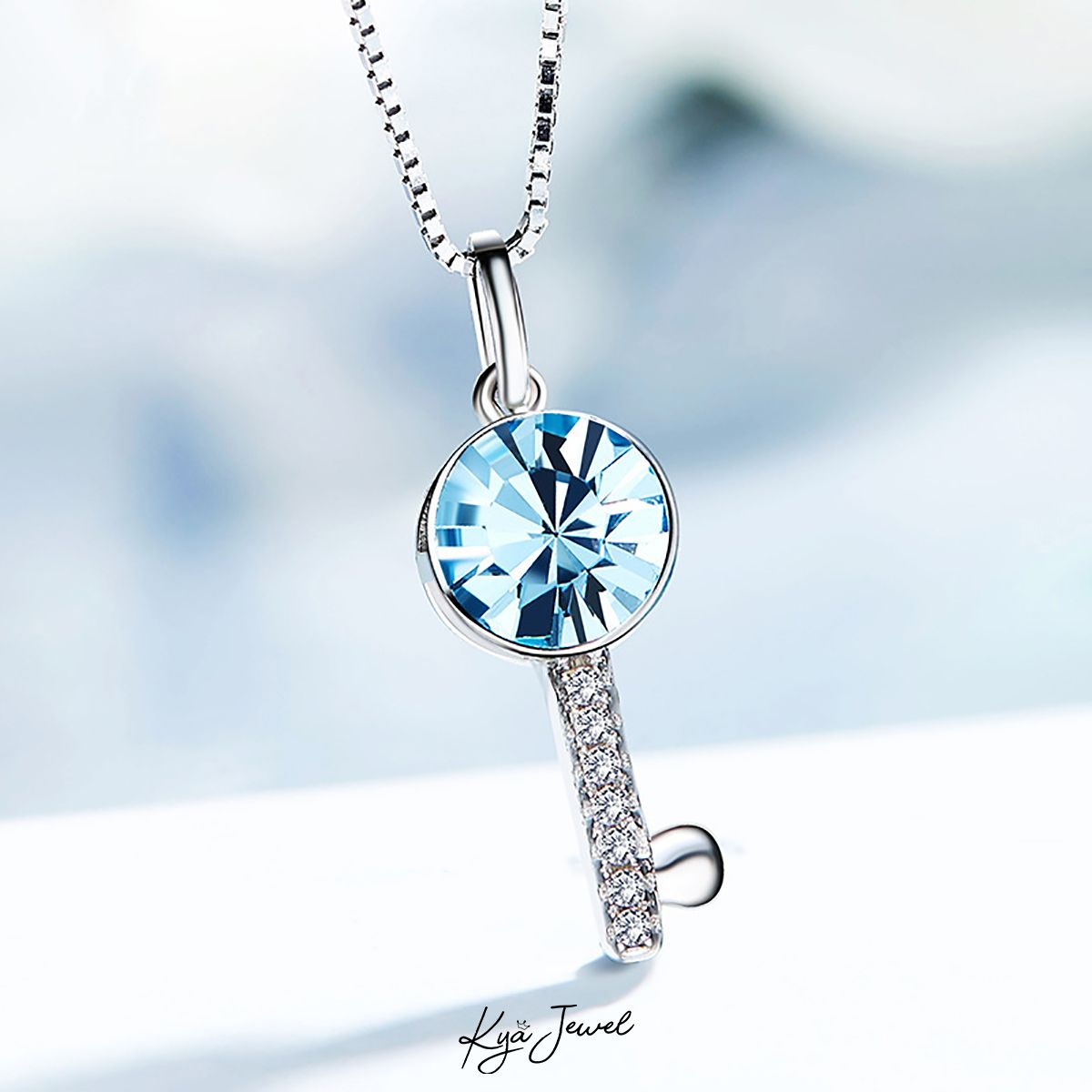 Dây chuyền Swarovski dáng chìa khoá