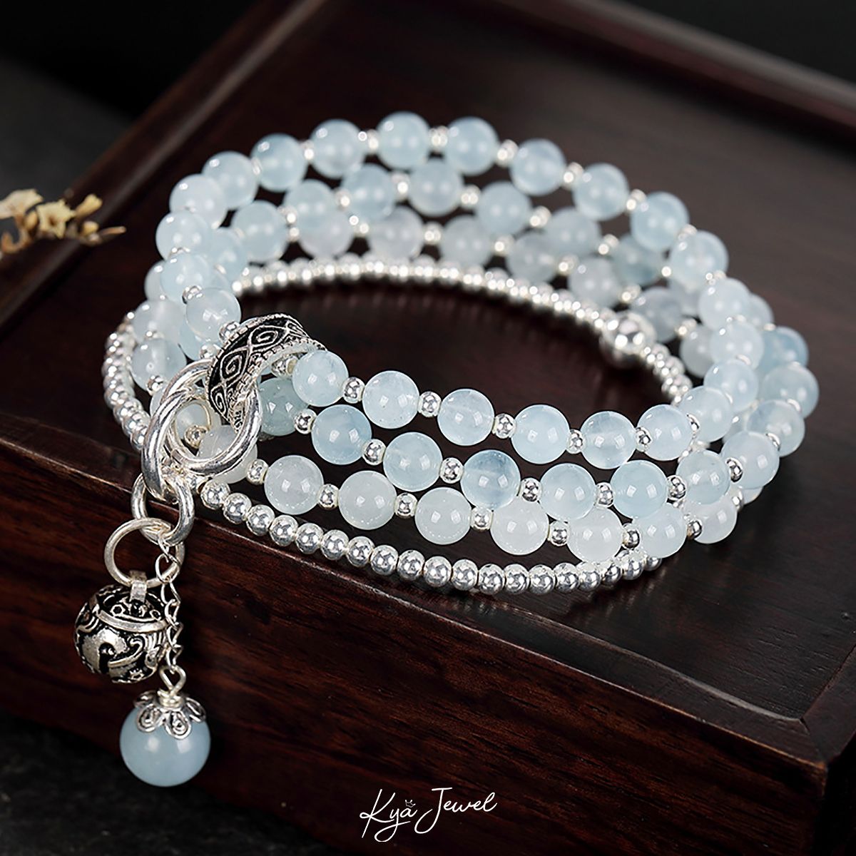 Vòng tay đá Aquamarine ấn tượng