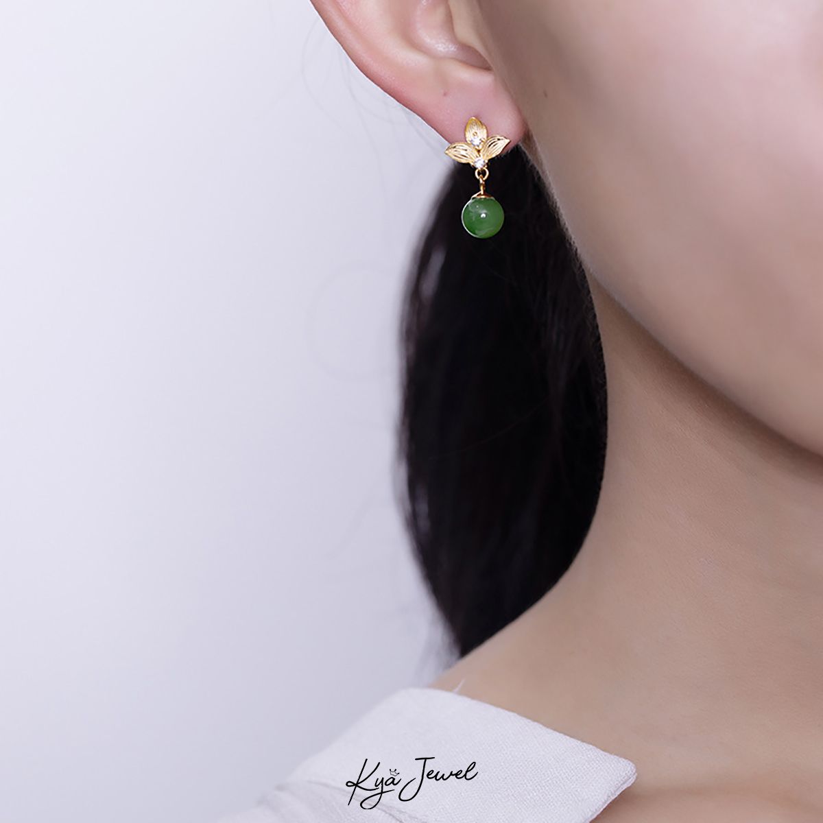 Hoa tai đá Nephrite tự nhiên dáng giọt nước