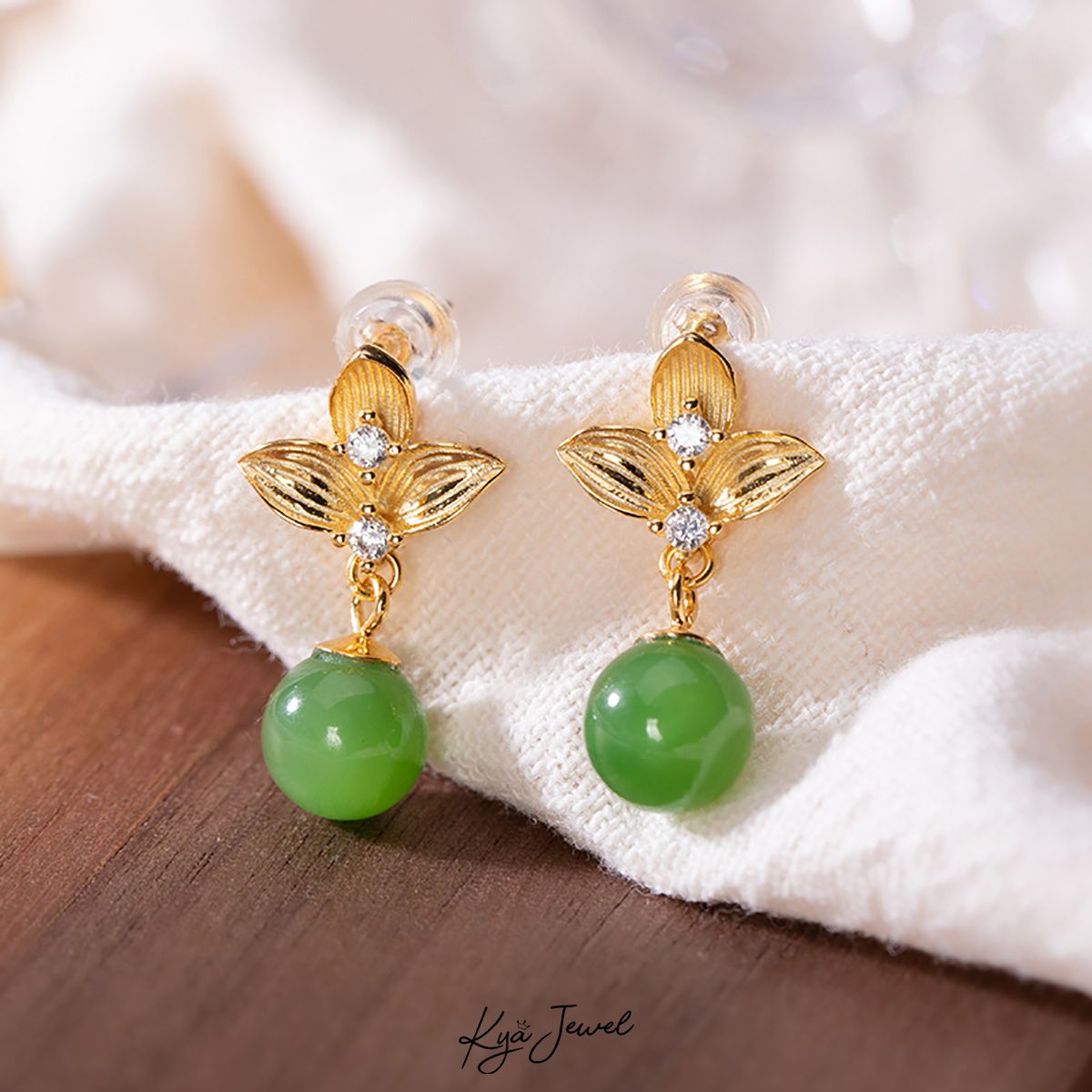 Hoa tai đá Nephrite tự nhiên dáng giọt nước