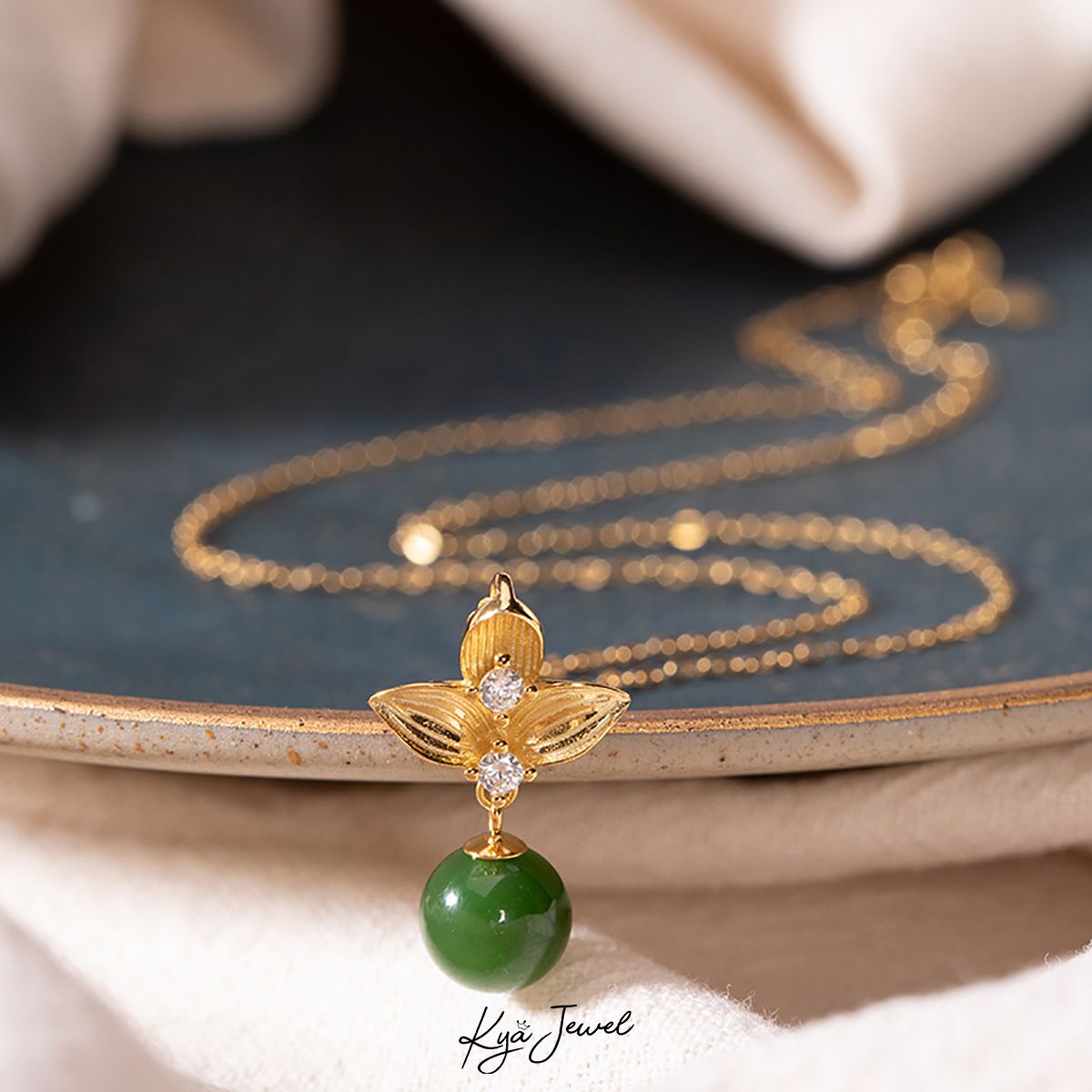 Dây chuyền đá Nephrite tự nhiên dáng giọt nước