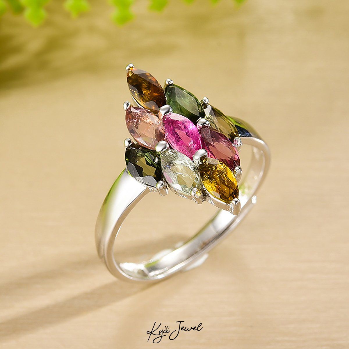 Nhẫn pha lê Tourmaline hình thoi độc đáo