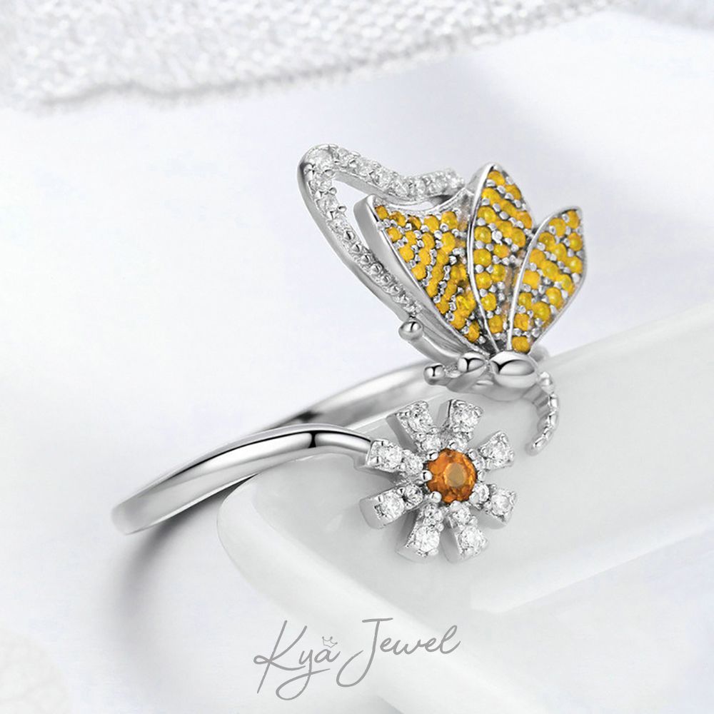 Nhẫn hoa và bướm