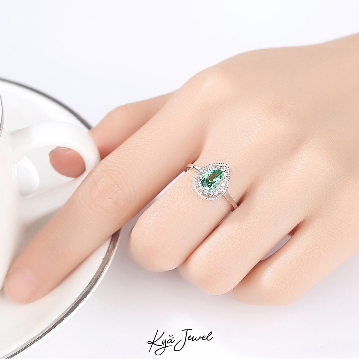 Nhẫn phiến lá xanh tươi trẻ