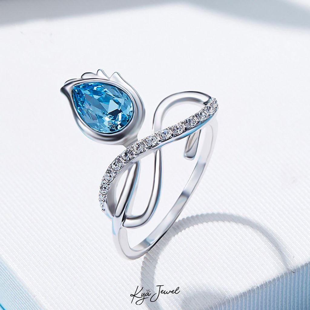 Nhẫn hoa hồng xanh dương sang trọng