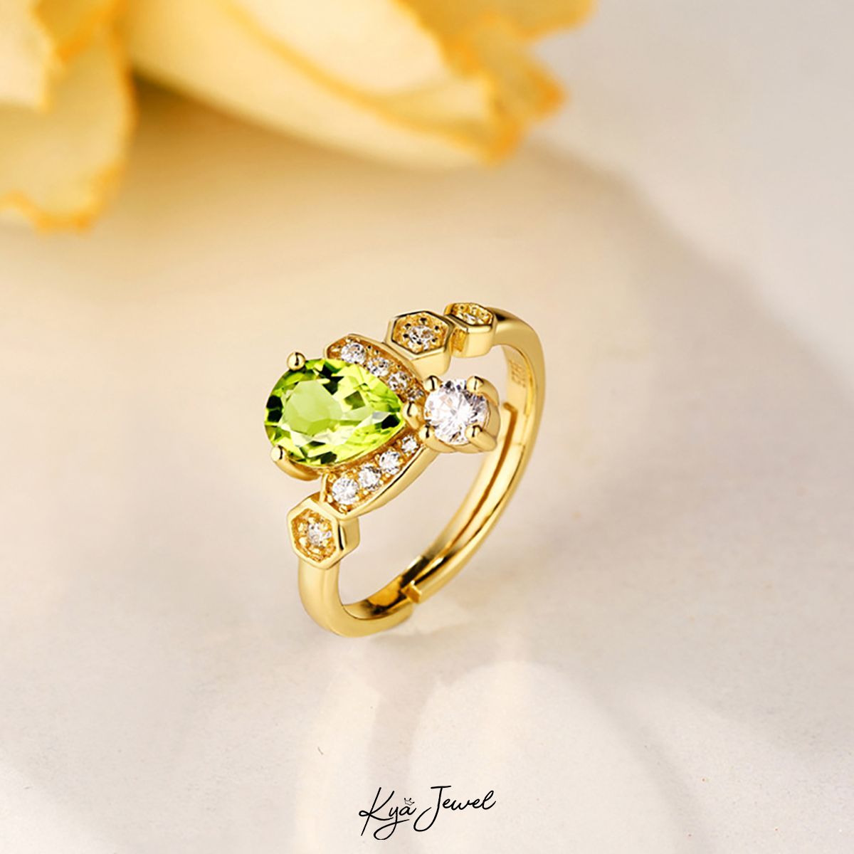 Nhẫn đá Peridot sắc xanh dịu dàng
