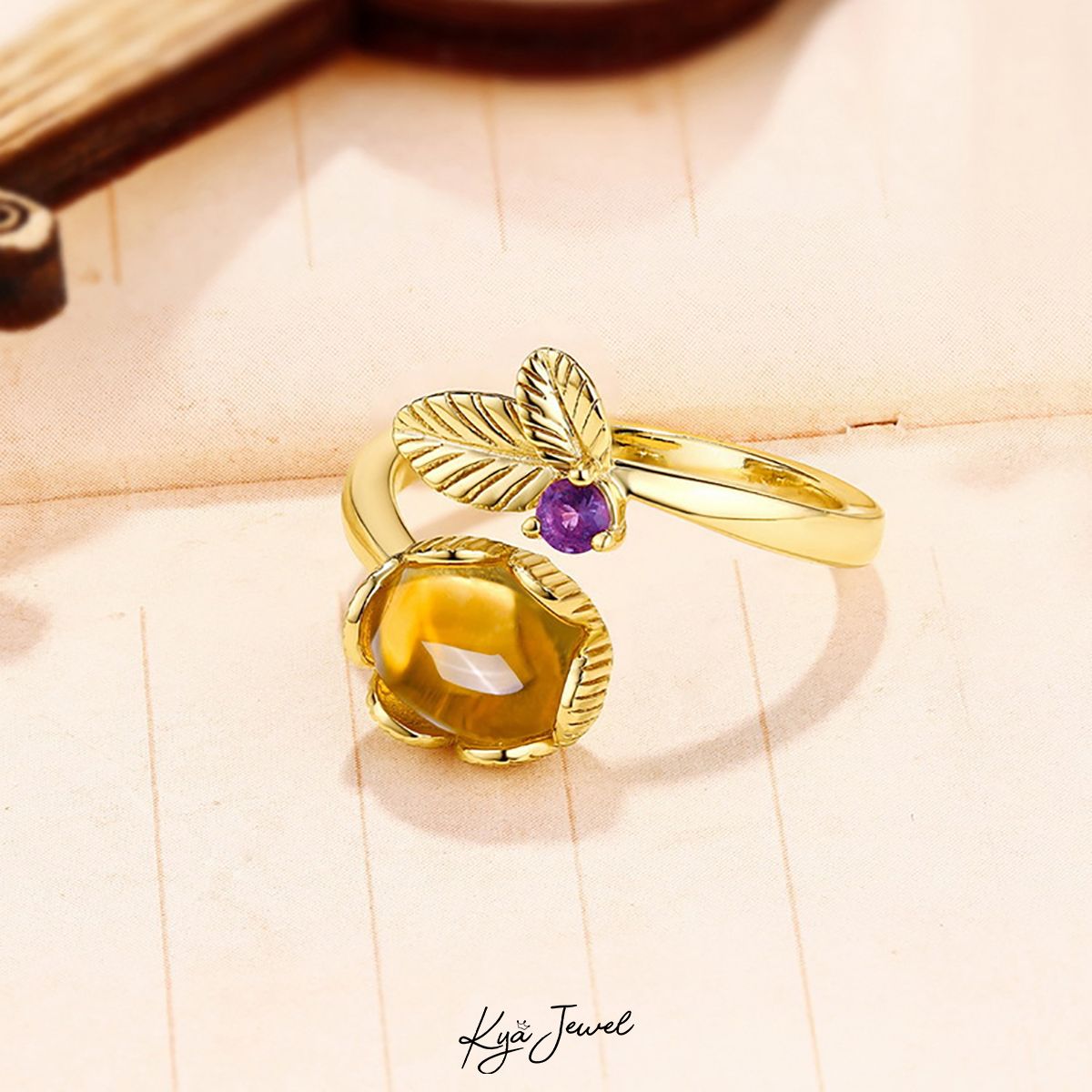 Nhẫn đá Citrine vàng lá hoa mềm mại