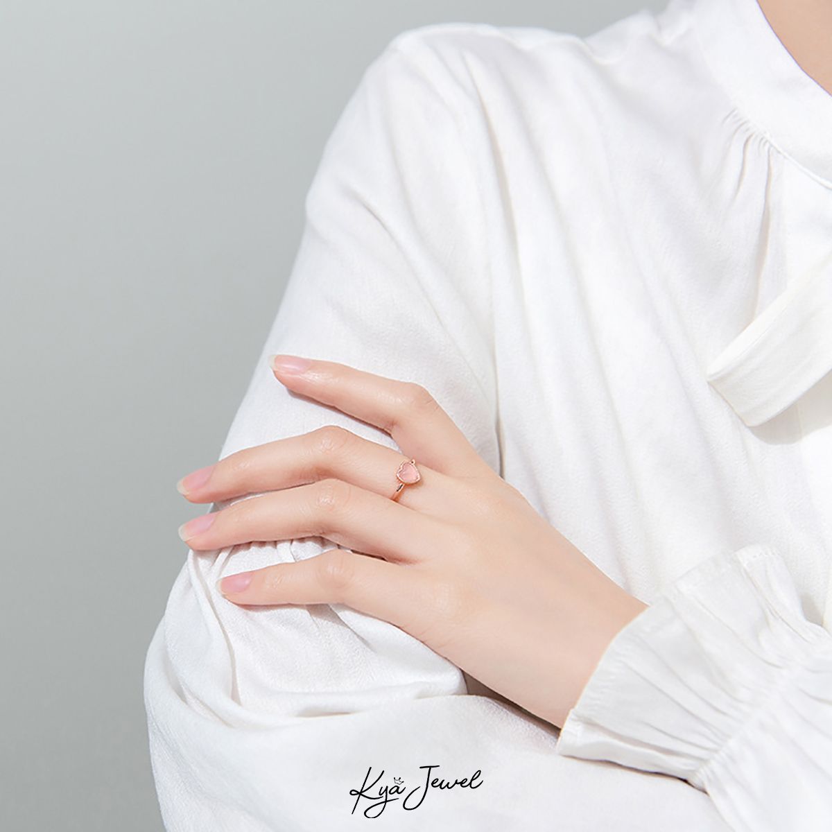 Nhẫn trái tim hồng nữ tính