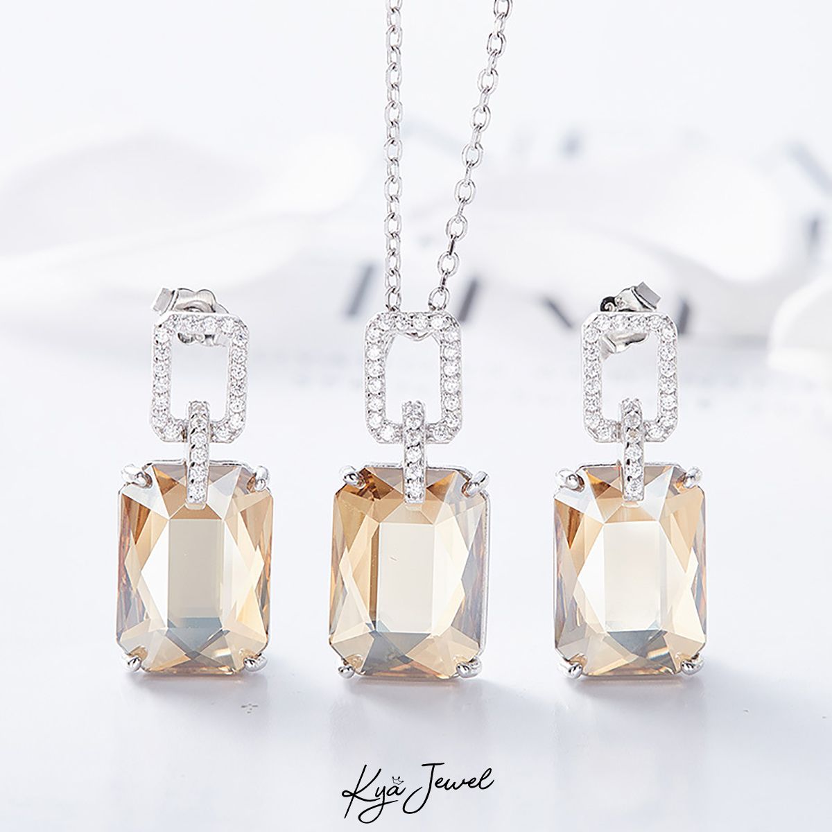 Bộ trang sức pha lê Swarovski vuông vàng nhạt