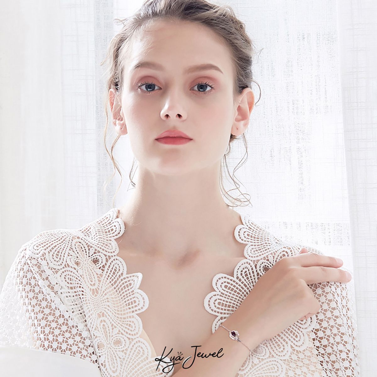 Lắc tay lông chim đá Swarovski tím than