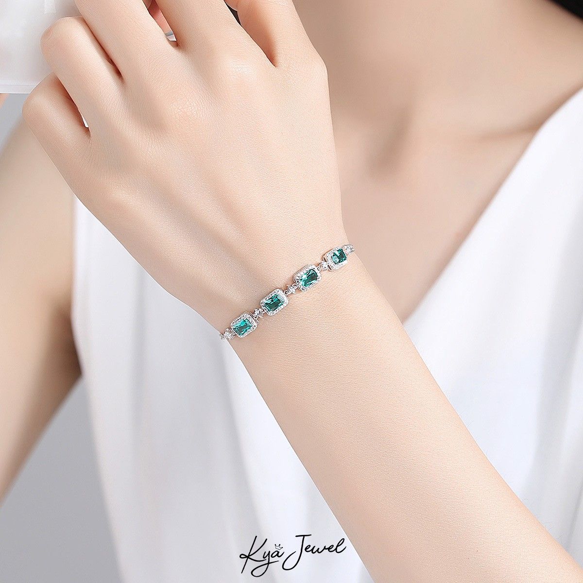 Lắc tay năng lượng xanh cá tính