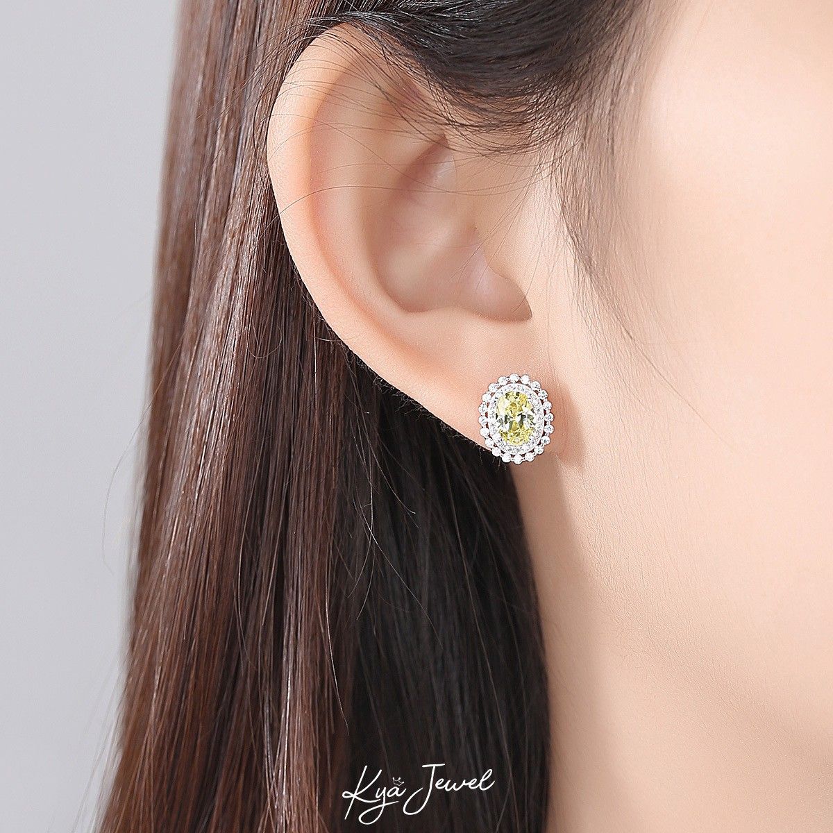 Hoa tai mùa hoa rực rỡ