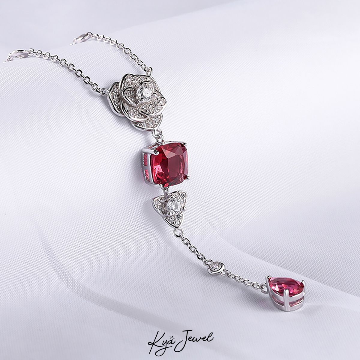 Dây chuyền dáng hoa nở rộ đính đá zircon đỏ