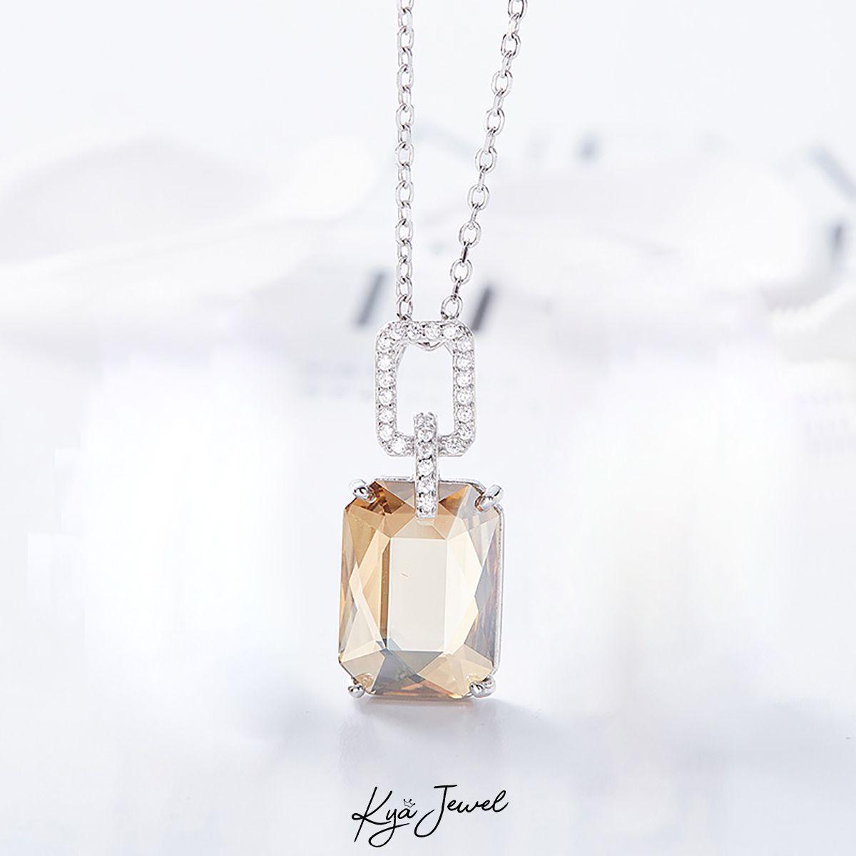 Dây chuyền pha lê Swarovski vuông vàng nhạt