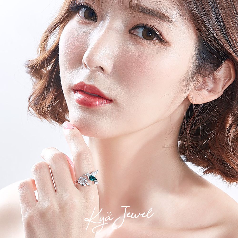 Nhẫn pha lê Swarovski chim ruồi xanh