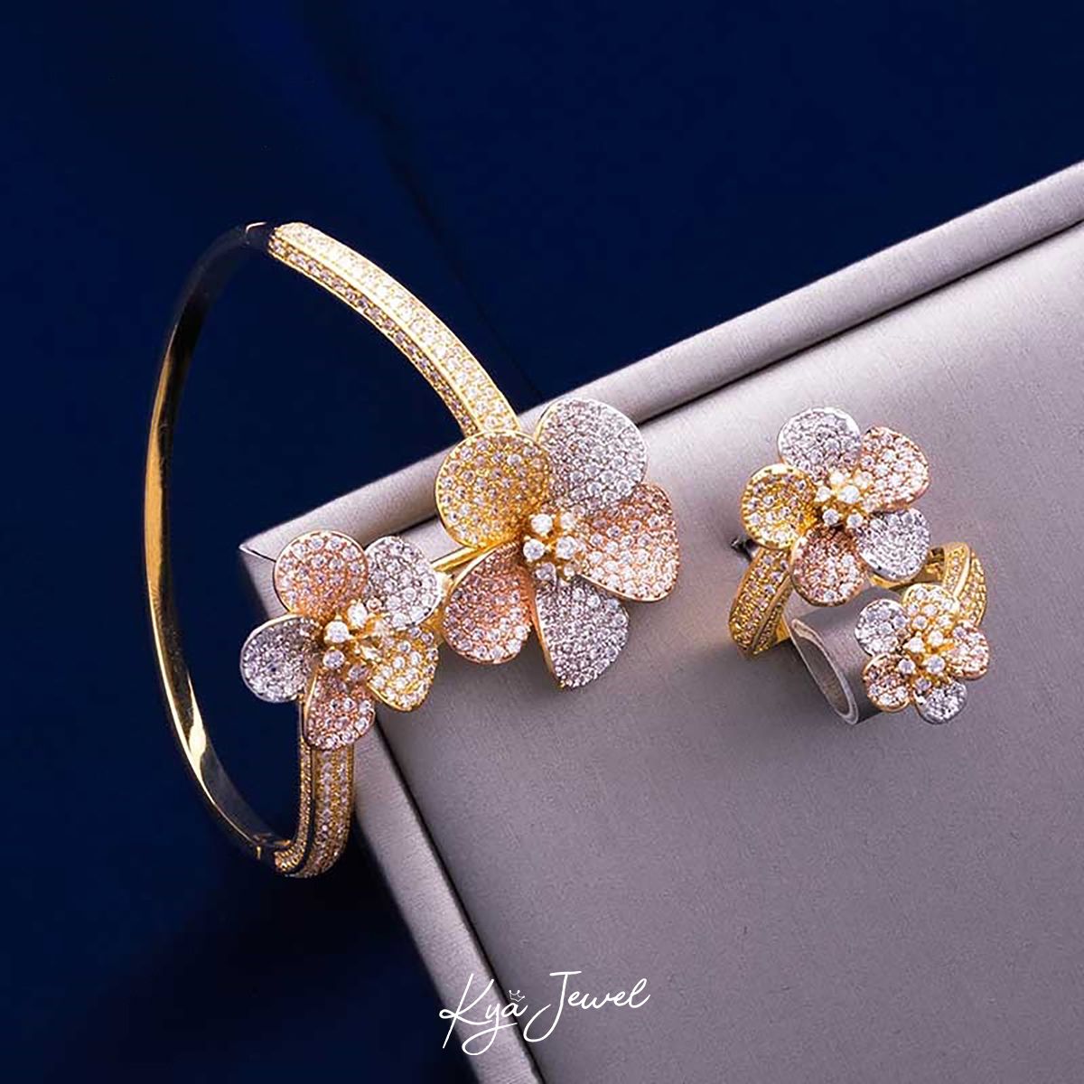 Set nhẫn và vòng tay hoa hồng sang trọng