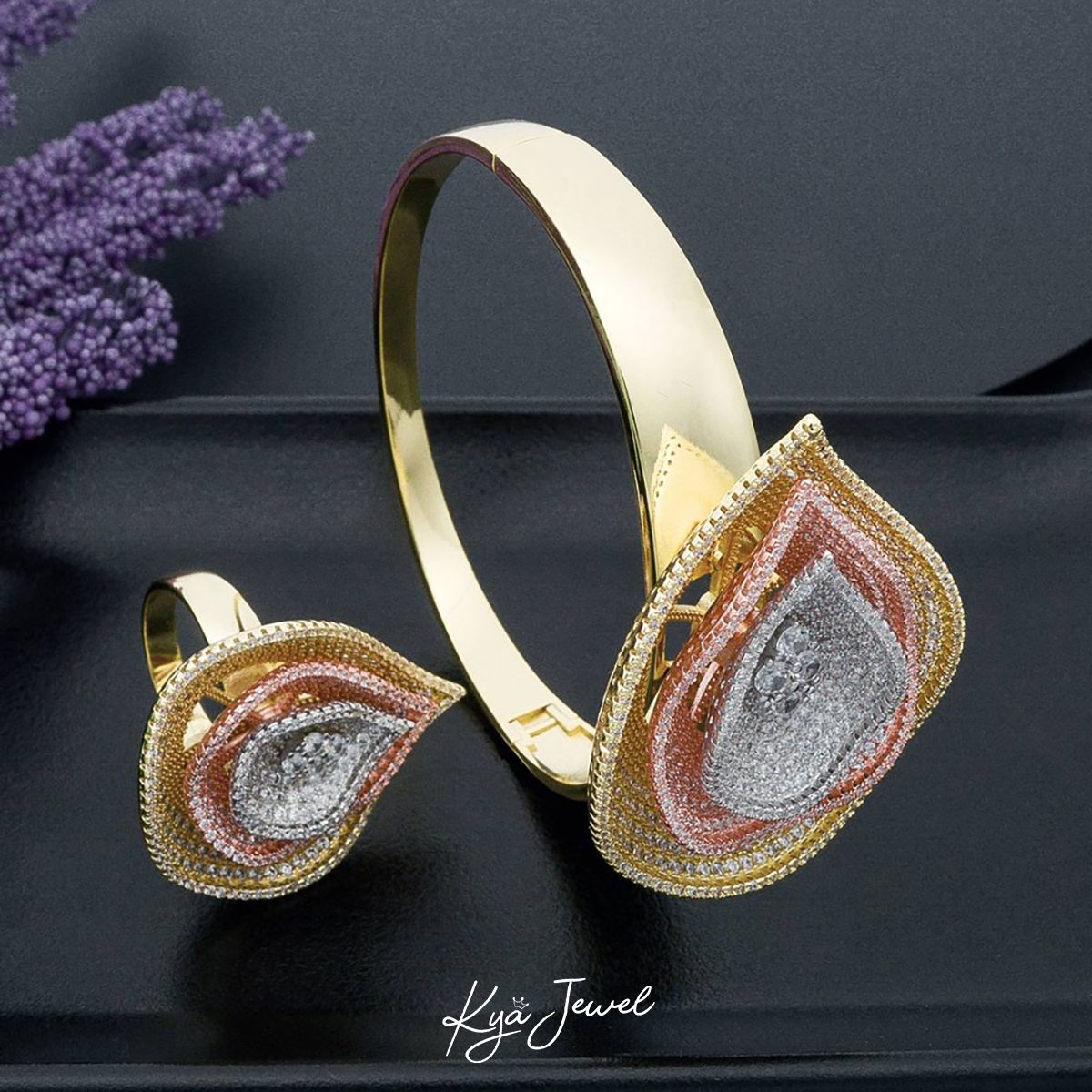Set vòng tay và nhẫn ba chiếc lá xếp chồng
