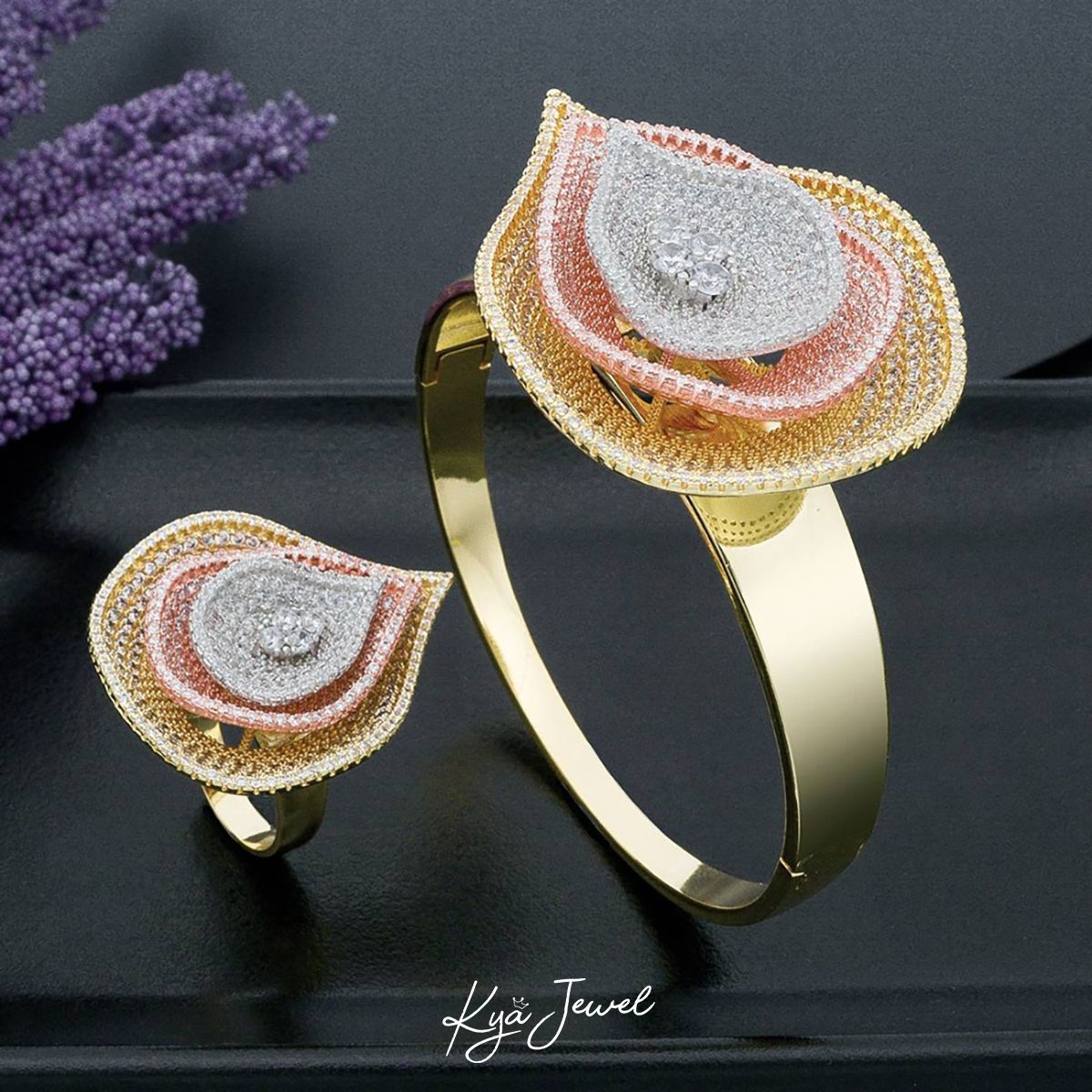 Set vòng tay và nhẫn ba chiếc lá xếp chồng