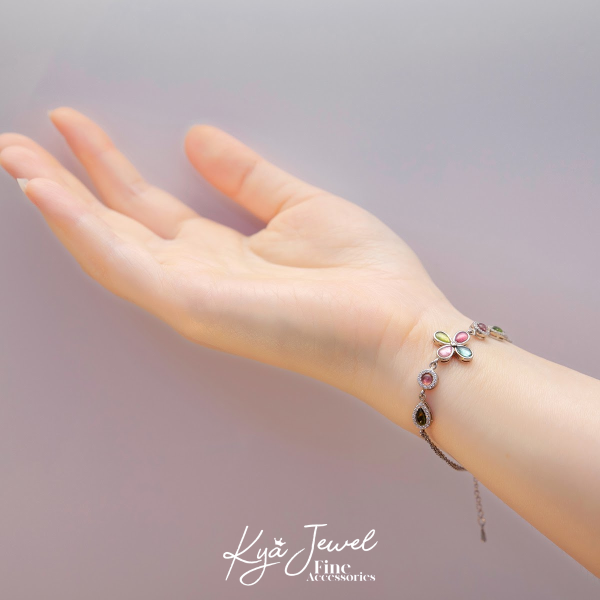 Lắc tay đá Tourmaline cỏ bốn lá rực rỡ