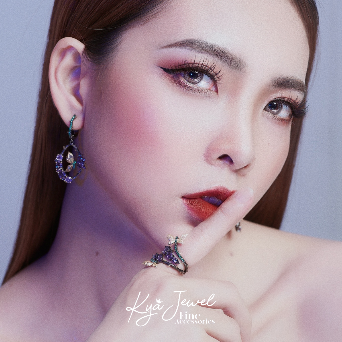 Nhẫn cành hoa lá mạnh mẽ