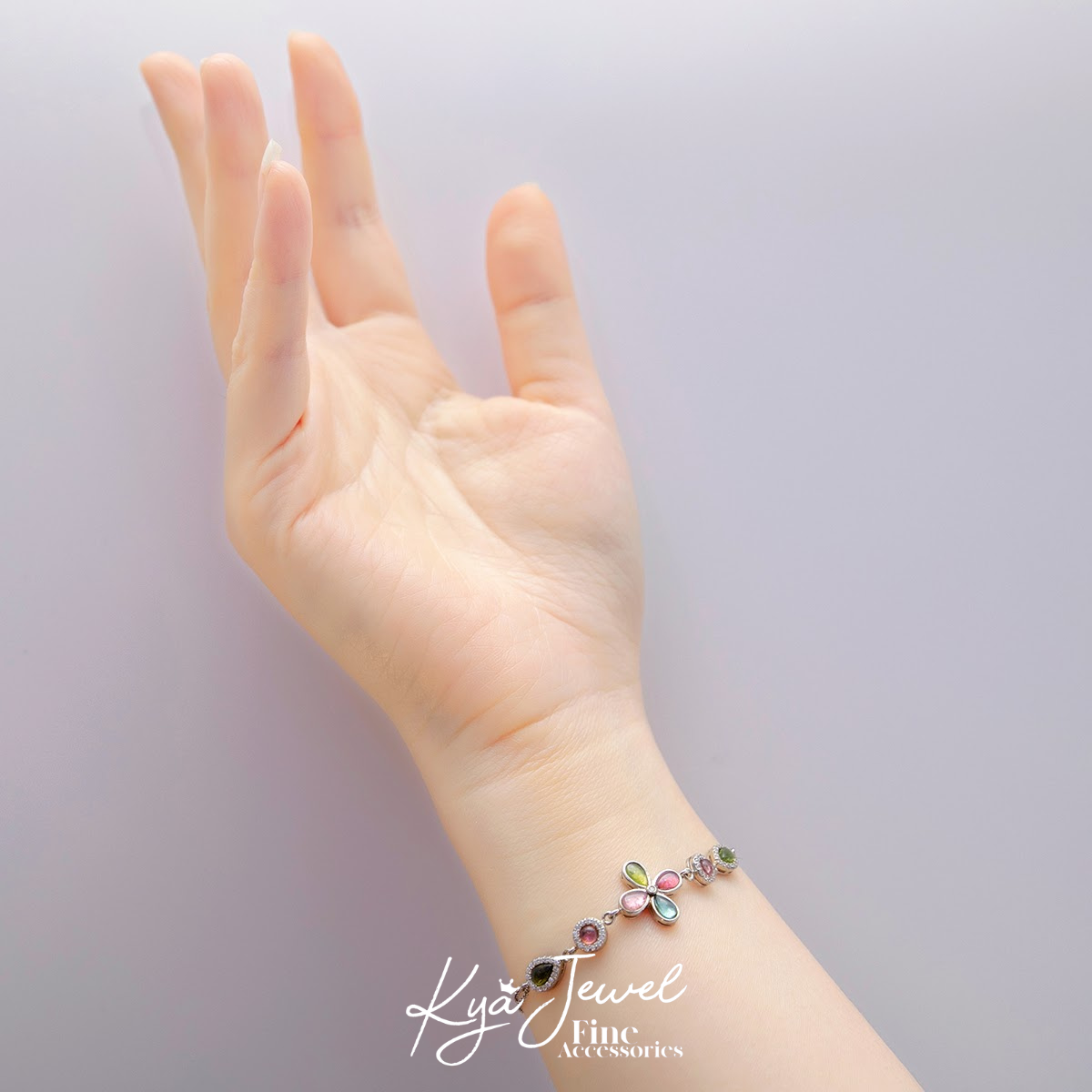 Lắc tay đá Tourmaline cỏ bốn lá rực rỡ