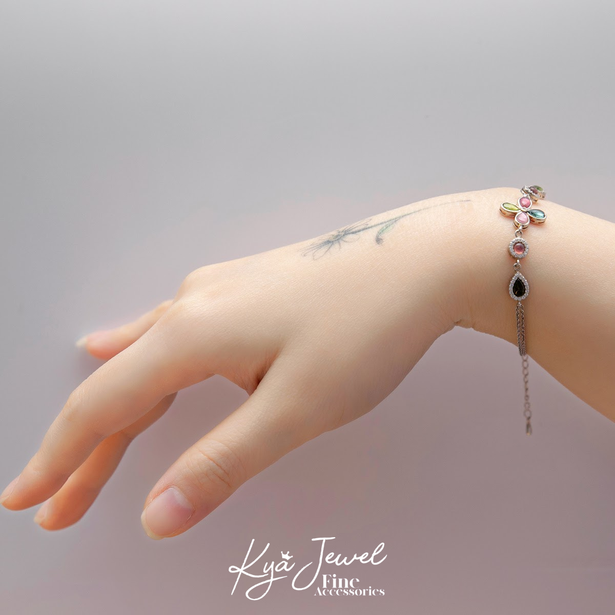 Lắc tay đá Tourmaline cỏ bốn lá rực rỡ