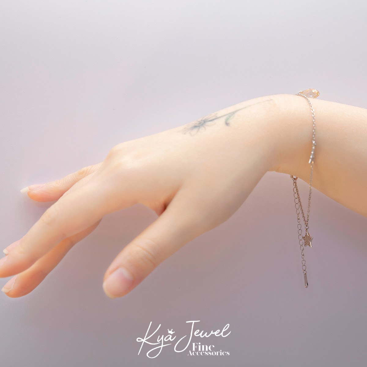 Lắc tay pha lê Swarovski vàng nhạt tinh xảo