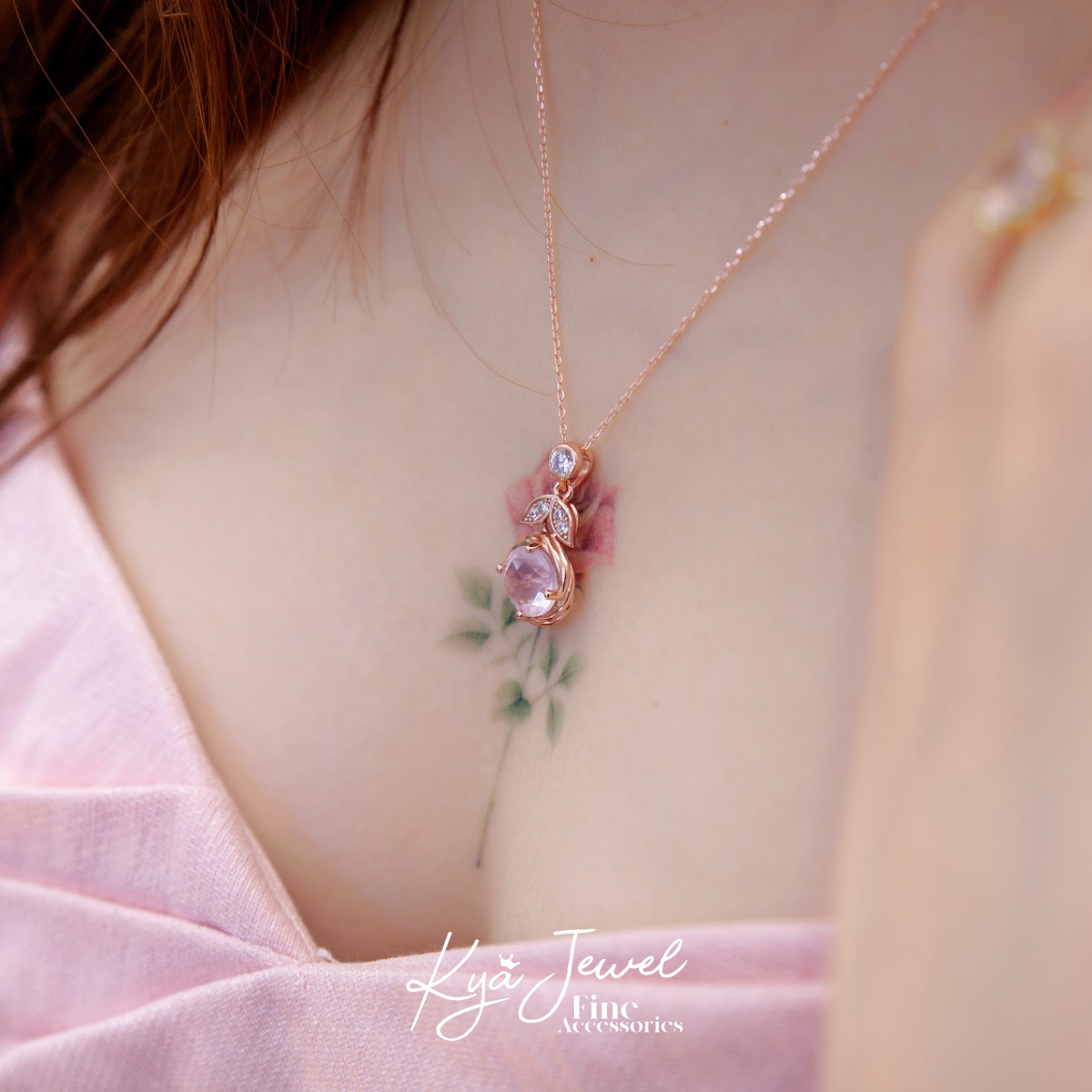 Dây chuyền pha lê hồng quý phái