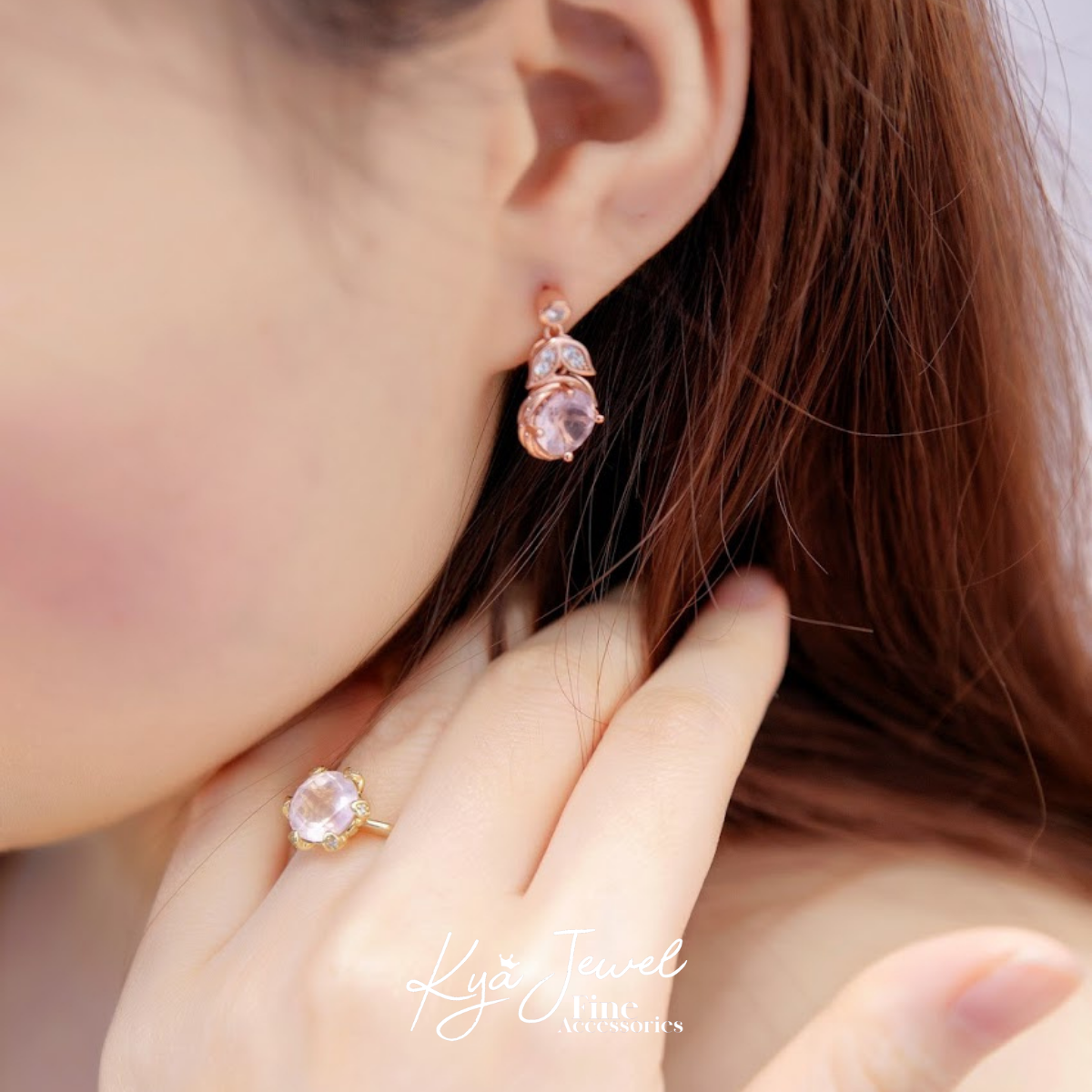 Hoa tai pha lê hồng quý phái