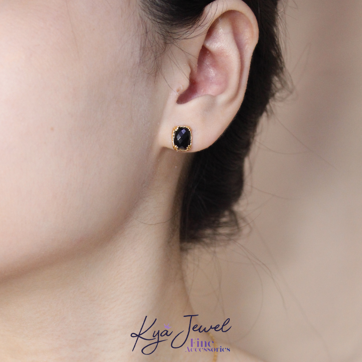 Hoa tai đá mã não đen huyền bí
