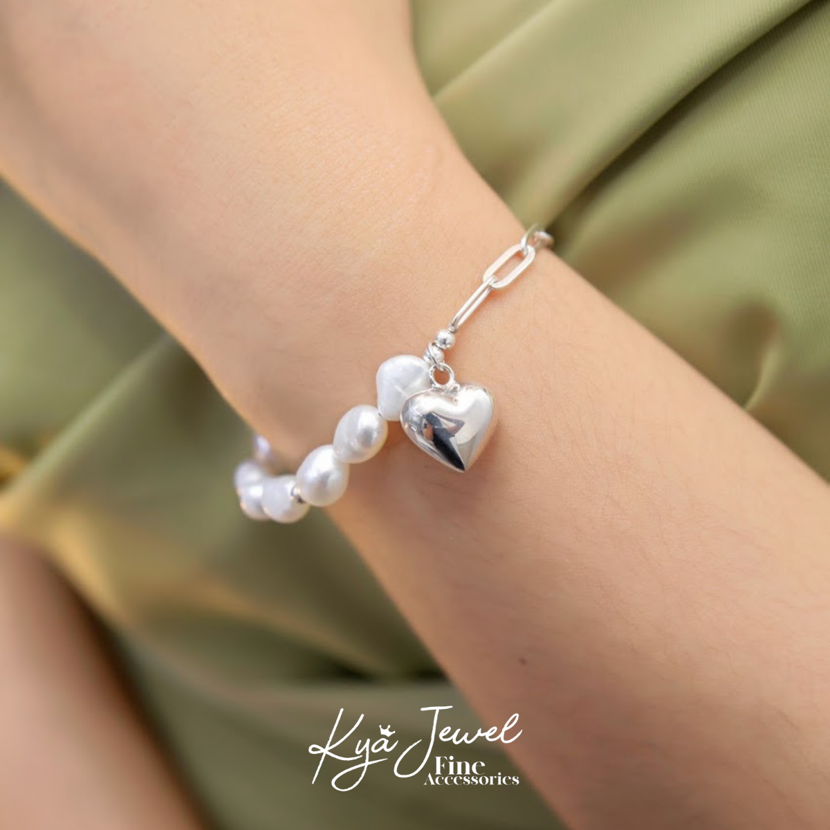 Lắc tay ngọc trai kèm trái tim nữ tính