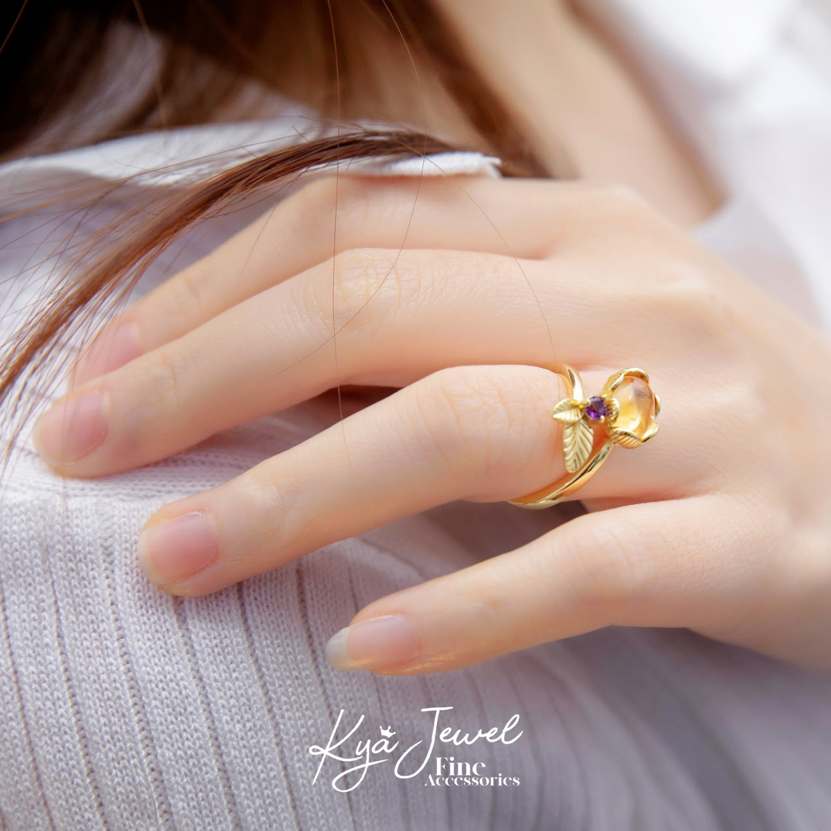 Nhẫn đá Citrine vàng lá hoa mềm mại