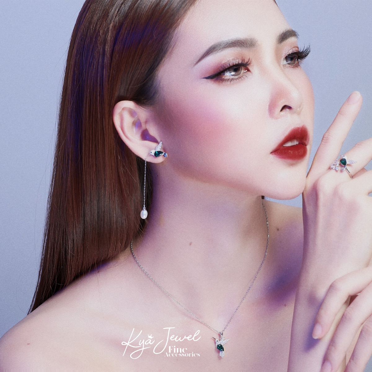 Khuyên tai bạc nữ pha lê Swarovski chim ruồi xanh