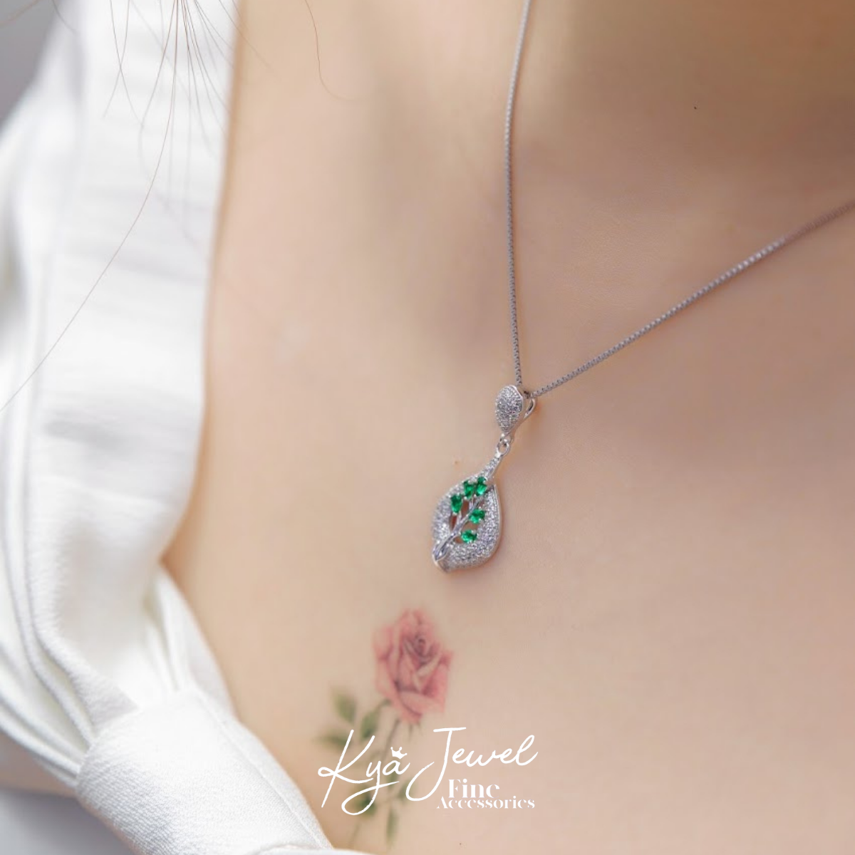 Dây chuyền chiếc lá xanh sang trọng