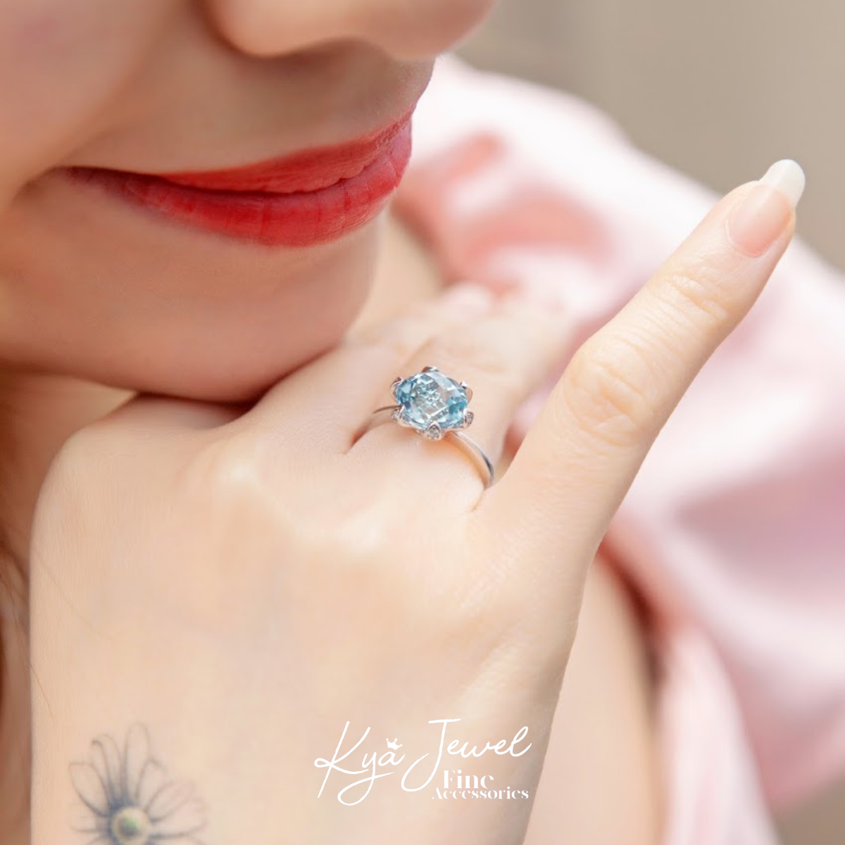 Nhẫn đá Topaz xanh nước dịu êm