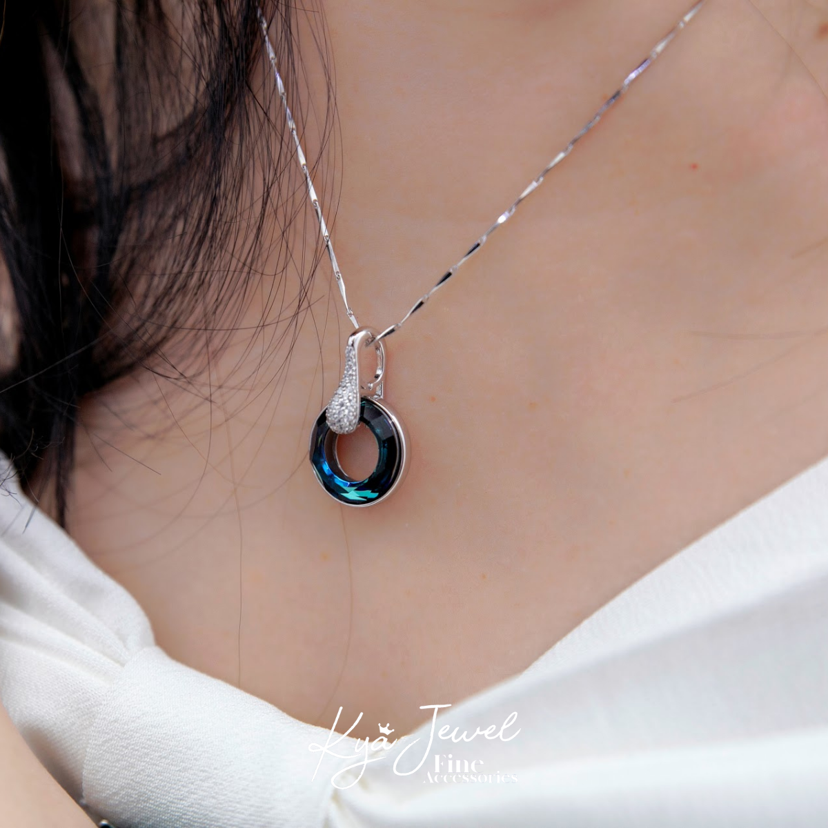 Dây chuyền đá Swarovski tròn thanh lịch