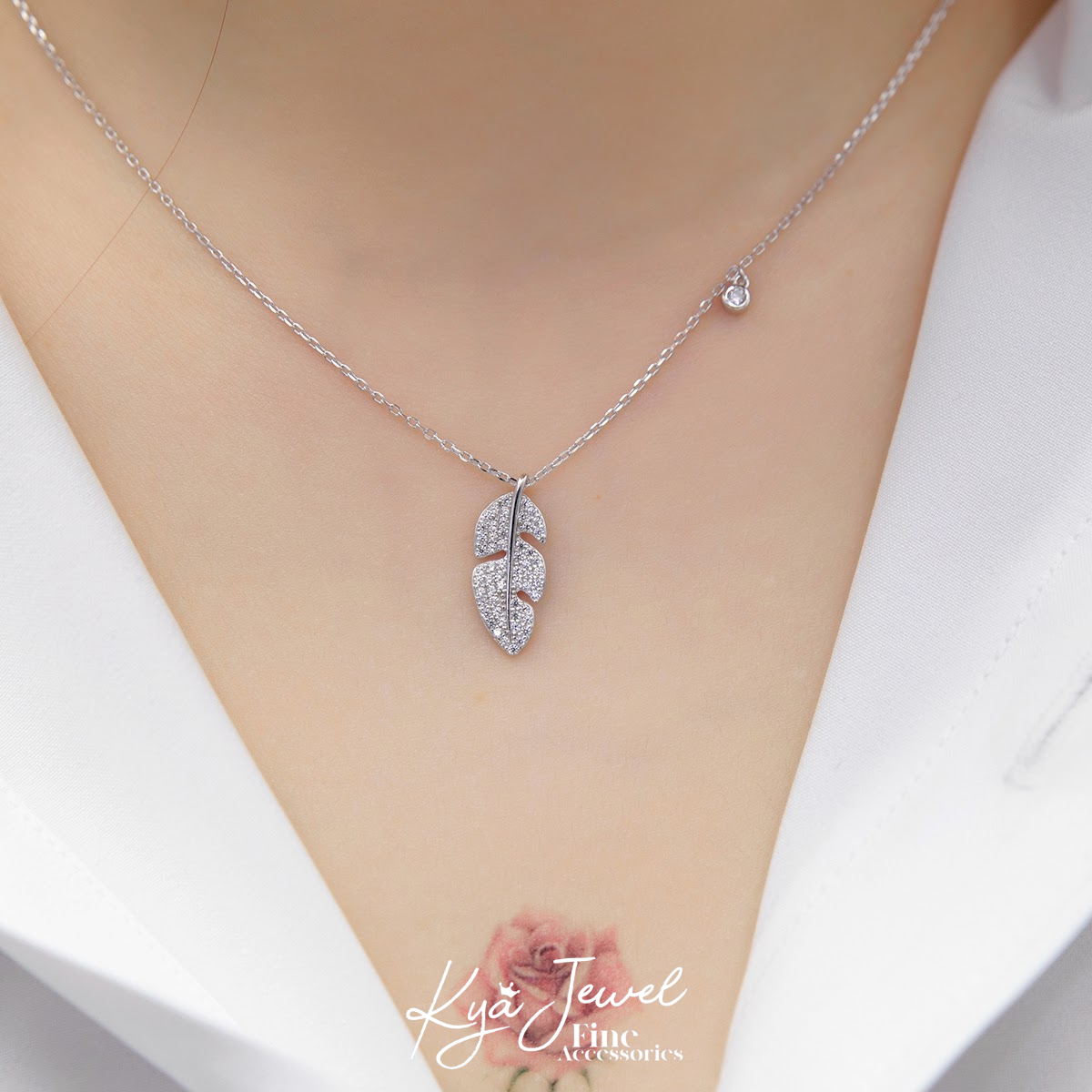 Dây chuyền chiếc lá cách điệu sang trọng