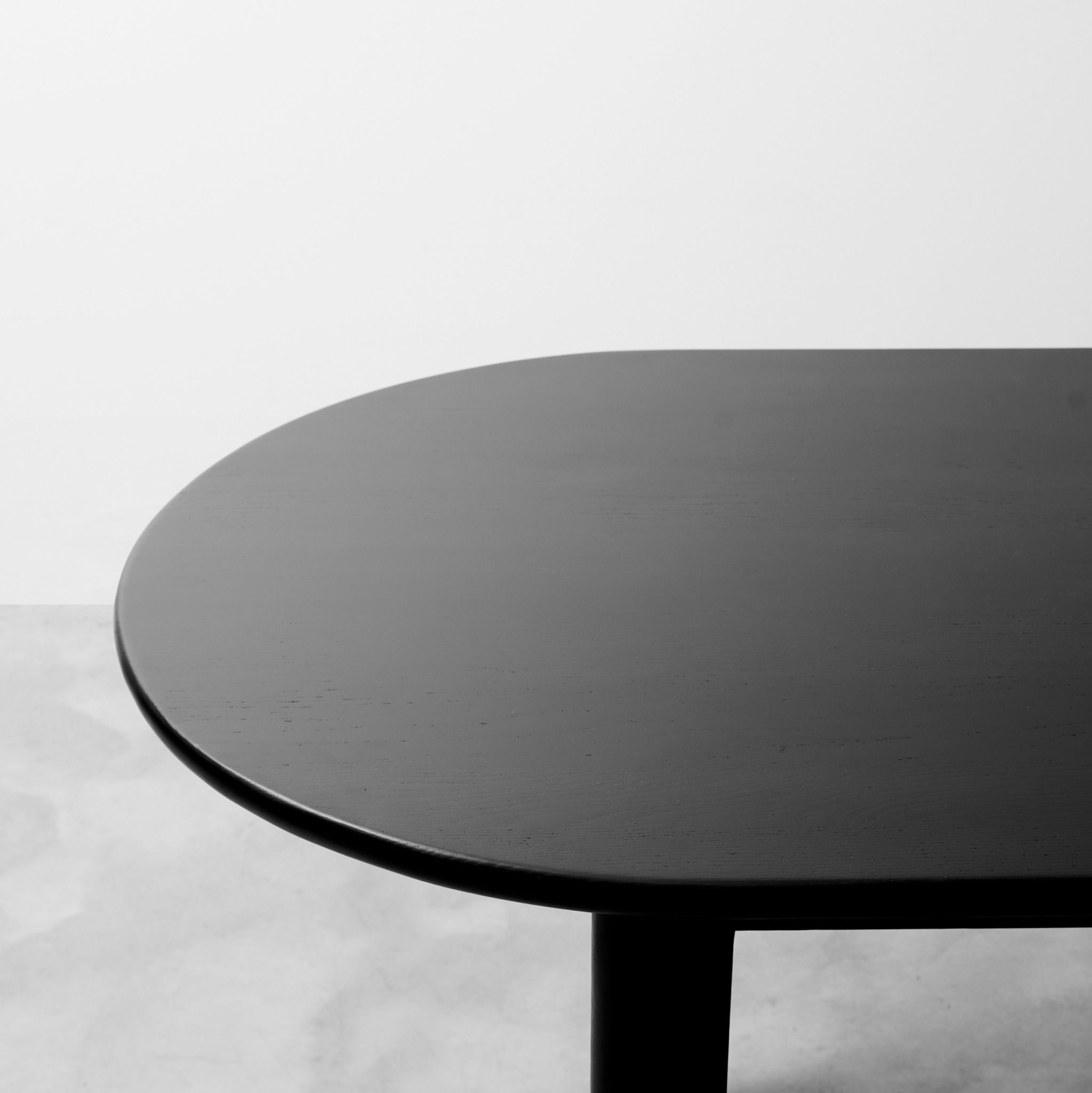 Bàn Oval - Black