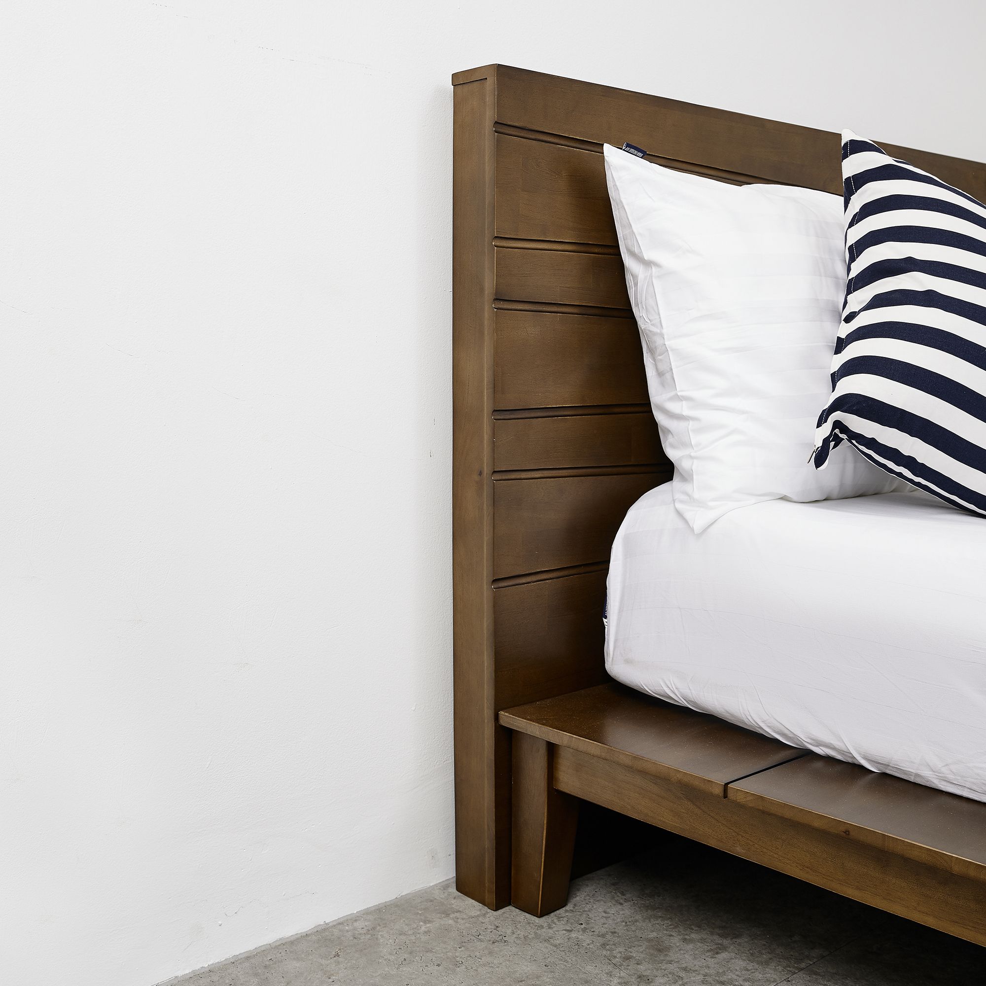 Giường Homey - Dark Walnut