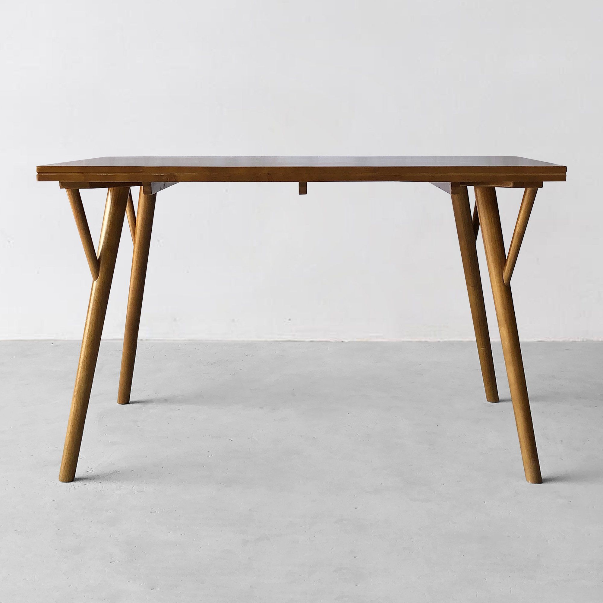 Bộ Bàn Ăn 25 - Dark Walnut & White