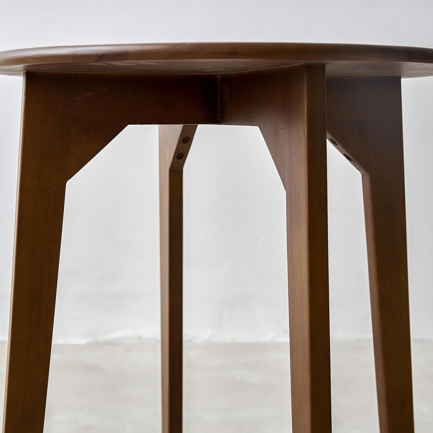 Bàn Tròn Scoria - Dark Walnut