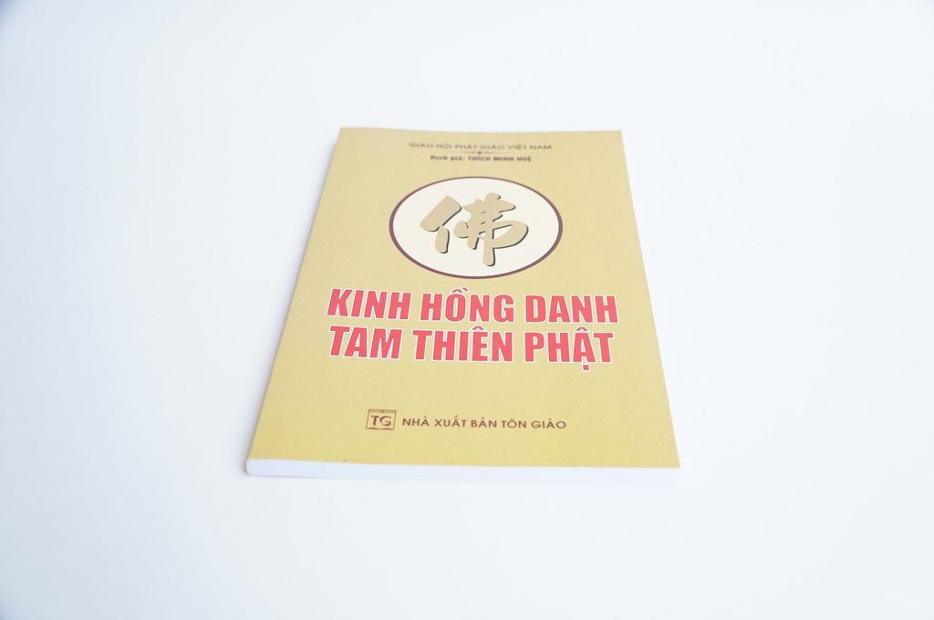 Sách phật giáo Kinh hồng danh tam thiên Phật Thích Minh Huệ bìa giấy cam chữ to rõ 172 trang